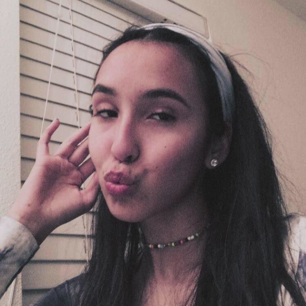 Meet your Posher, Yessenia